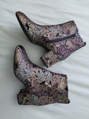 Gianni Bini Black/Gold Nature Paisley Jacquard Ankle Boots